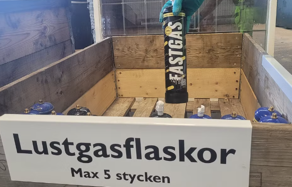 lustgas lustgas farligt fastgas gaskungen lustgaspatroner sifon